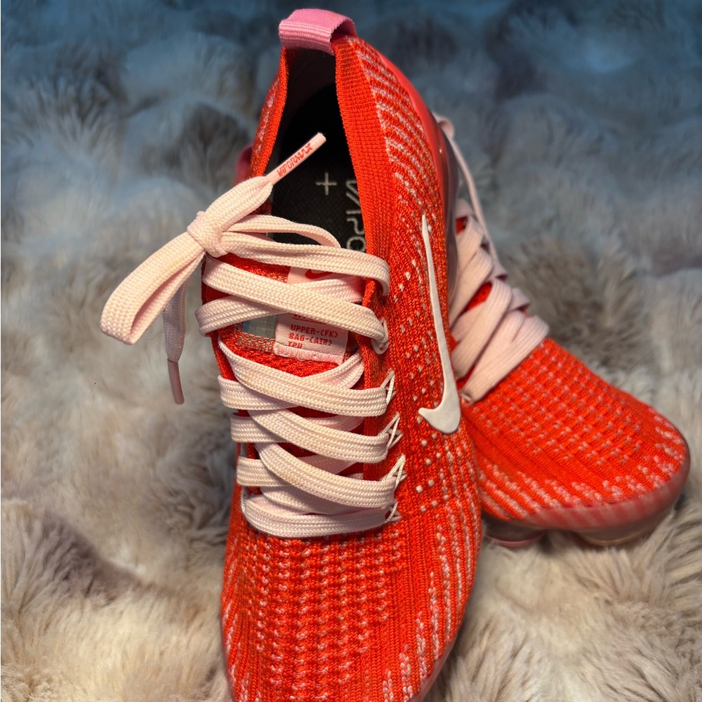 Nike Women's Red and Pink Sneakers